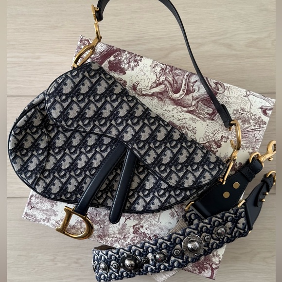 Authentic Dior Medium Saddle - Picture 3 of 17